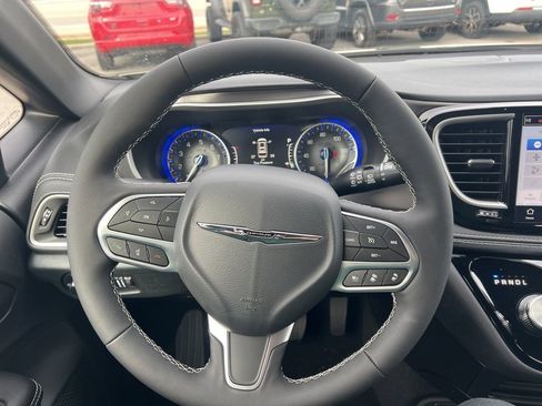 New 2026 Chrysler Pacifica Select image 24