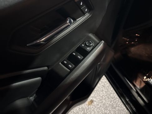 Used 2023 Chevrolet Colorado LT w/ LT Convenience Package III image 14