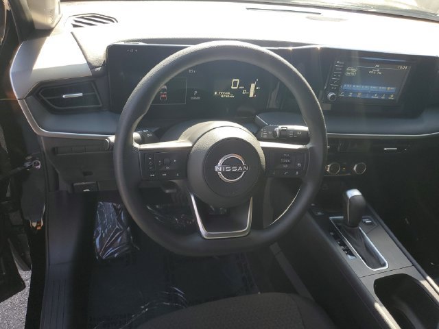 Used 2025 Nissan Kicks S FWD image 16
