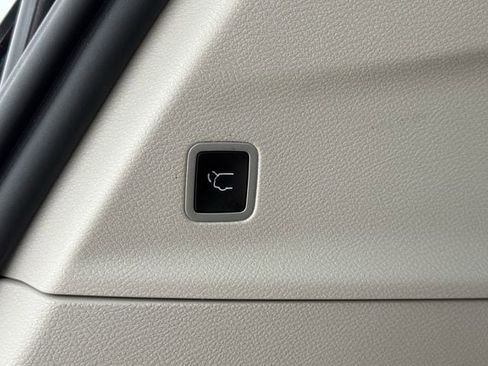 Used 2024 Chrysler Pacifica Limited FWD image 33