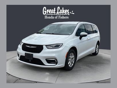 Used 2023 Chrysler Pacifica Touring-L