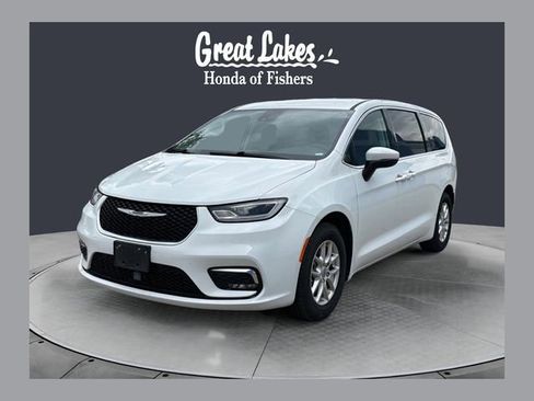 Used 2023 Chrysler Pacifica Touring-L FWD image 1