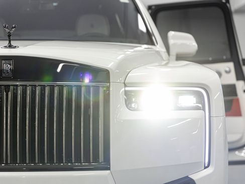 New 2026 Rolls-Royce Cullinan Black Badge image 21