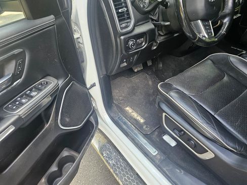 Used 2019 RAM 1500 Laramie AWD/4WD image 5