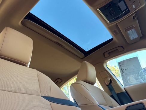 Used 2025 Lexus ES 350 w/ Premium Package FWD image 19