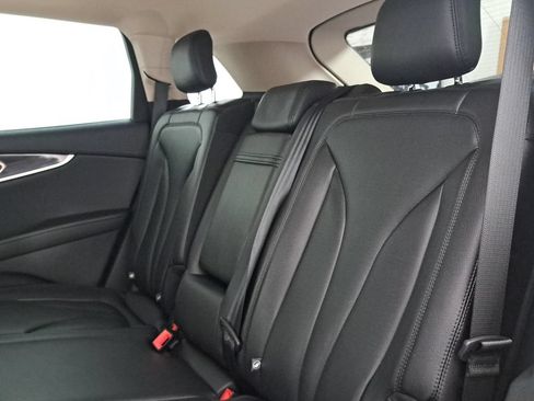 Certified 2022 Lincoln Nautilus FWD w/ Premium Package image 9
