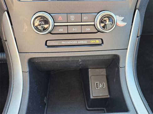 Used 2024 Ford Edge SEL image 19