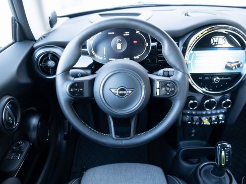 Used 2023 MINI Cooper SE image 2