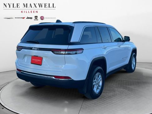 New 2025 Jeep Grand Cherokee Laredo image 16