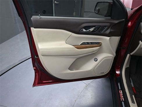 Used 2017 GMC Acadia Denali w/ Technology Package image 17