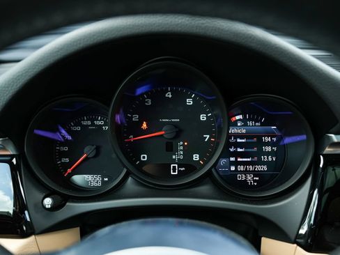 Certified 2021 Porsche Macan AWD/4WD image 24