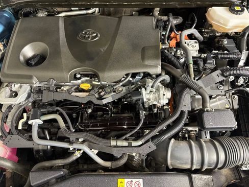 Used 2025 Toyota Camry SE image 40