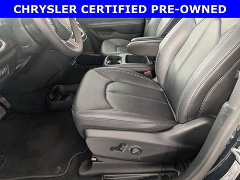 Certified 2026 Chrysler Pacifica Select FWD image 13