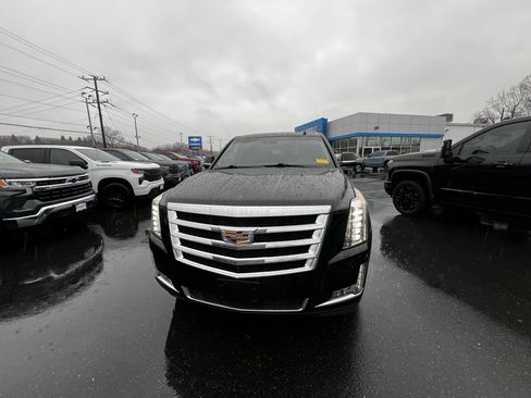 Used 2015 Cadillac Escalade Luxury image 17