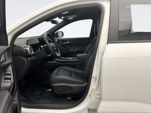 Used 2025 Chevrolet Equinox LT w/ Convenience Package II AWD/4WD image 11
