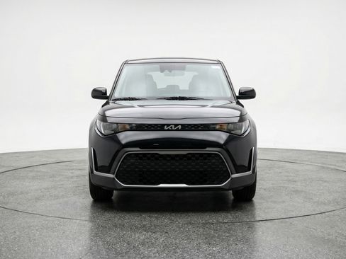 Used 2025 Kia Soul LX w/ LX Technology Package FWD image 2