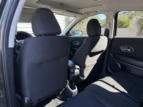 Used 2018 Honda HR-V EX image 16