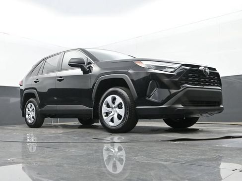 Used 2025 Toyota RAV4 LE AWD/4WD image 23
