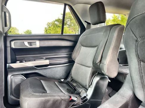 Used 2023 Ford Explorer XLT RWD image 14
