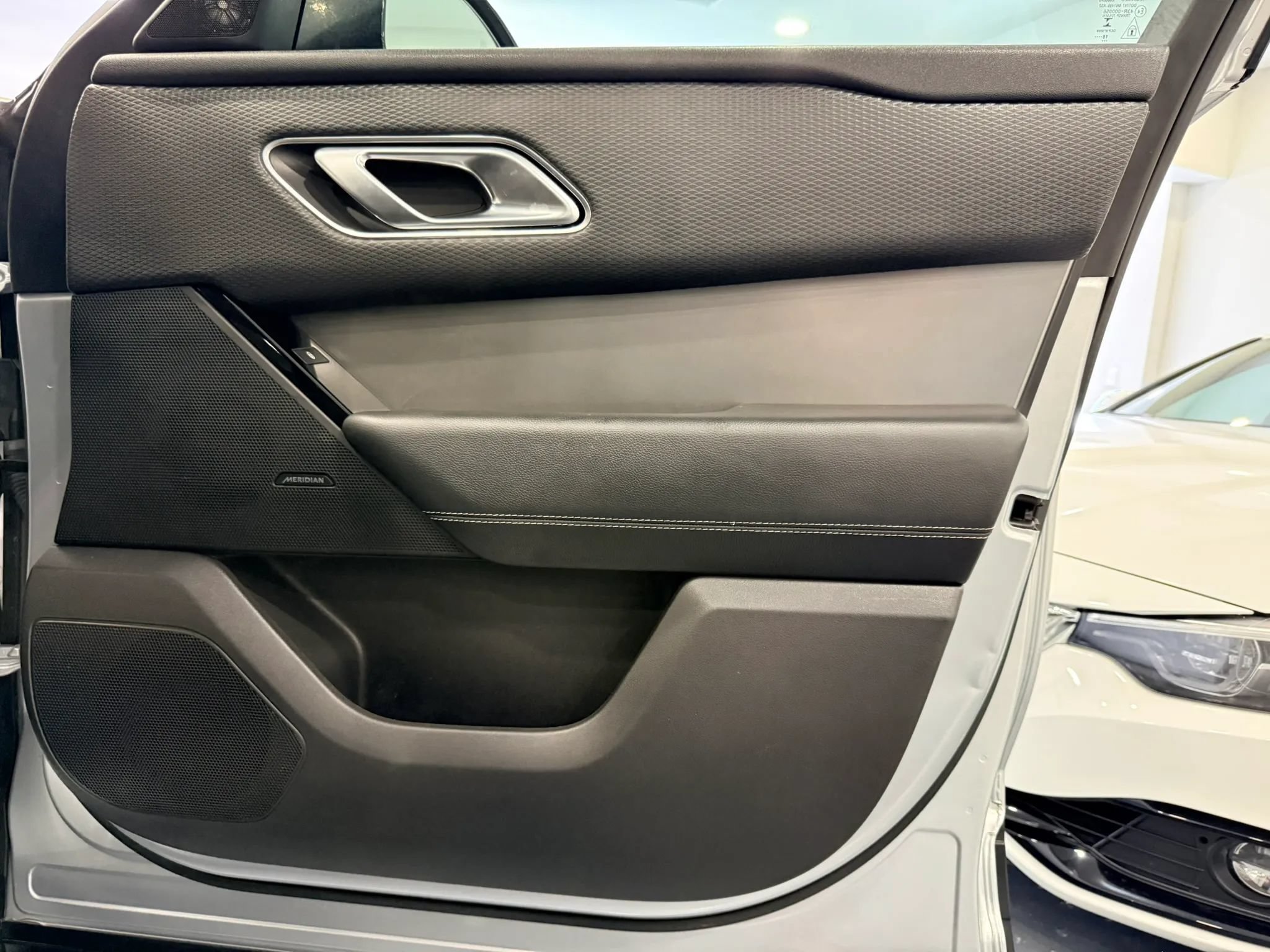 Used 2019 Land Rover Range Rover Velar S AWD/4WD image 37