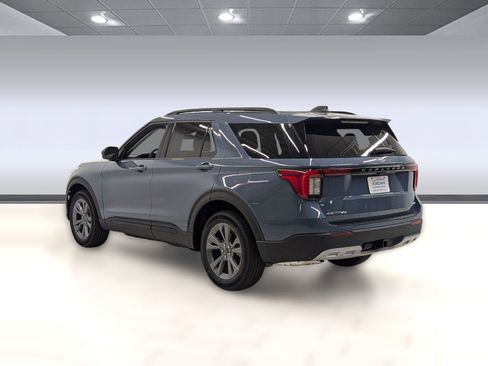 New 2026 Ford Explorer Active w/ Active Comfort Package image 2