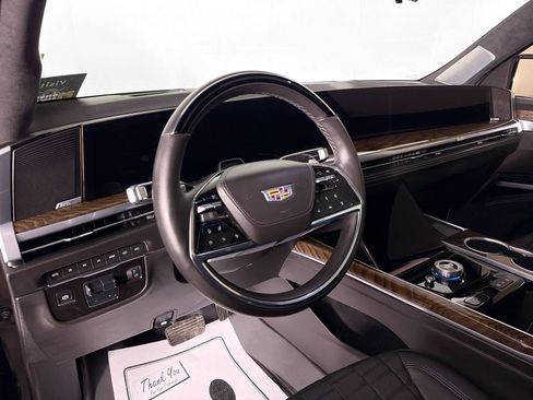Used 2025 Cadillac Escalade Sport Platinum image 9