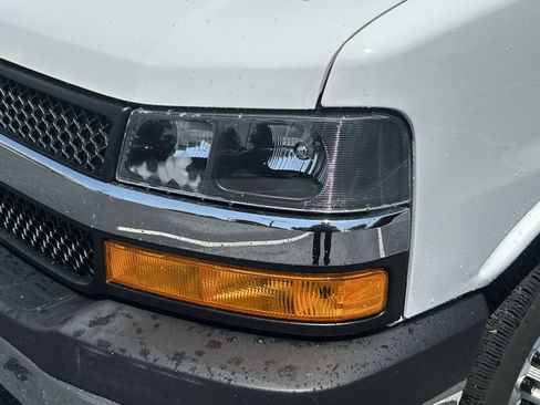 Used 2025 Chevrolet Express 2500 w/ Driver Convenience Package RWD image 11