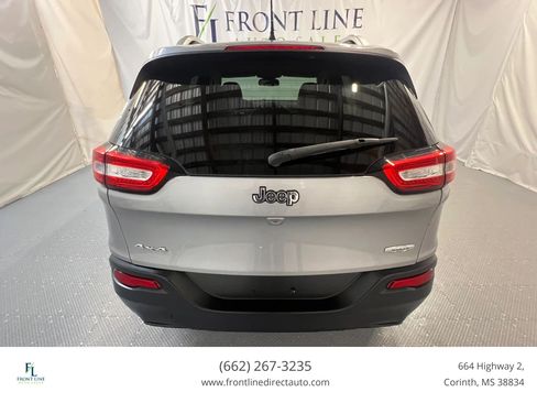Used 2017 Jeep Cherokee Latitude w/ True North Edition AWD/4WD image 6