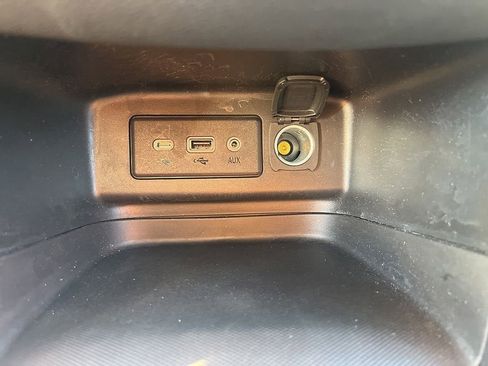 Used 2023 Chevrolet Equinox LT image 38