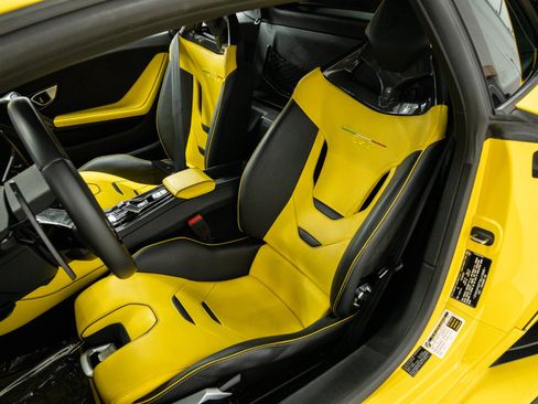 Used 2021 Lamborghini Huracan EVO RWD image 24