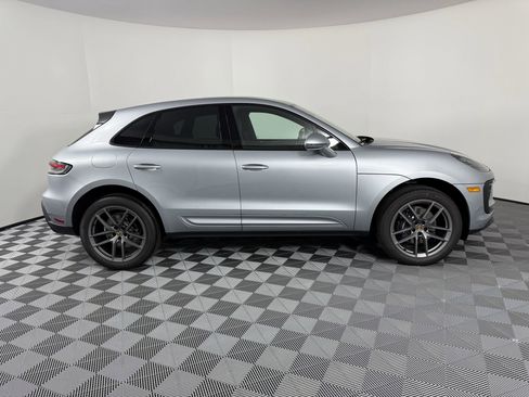 Certified 2025 Porsche Macan AWD/4WD image 8