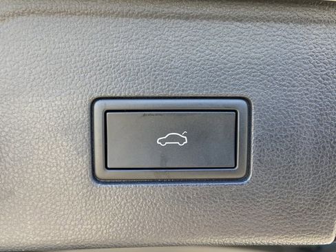 Used 2025 Volkswagen Atlas Peak Edition SE image 31