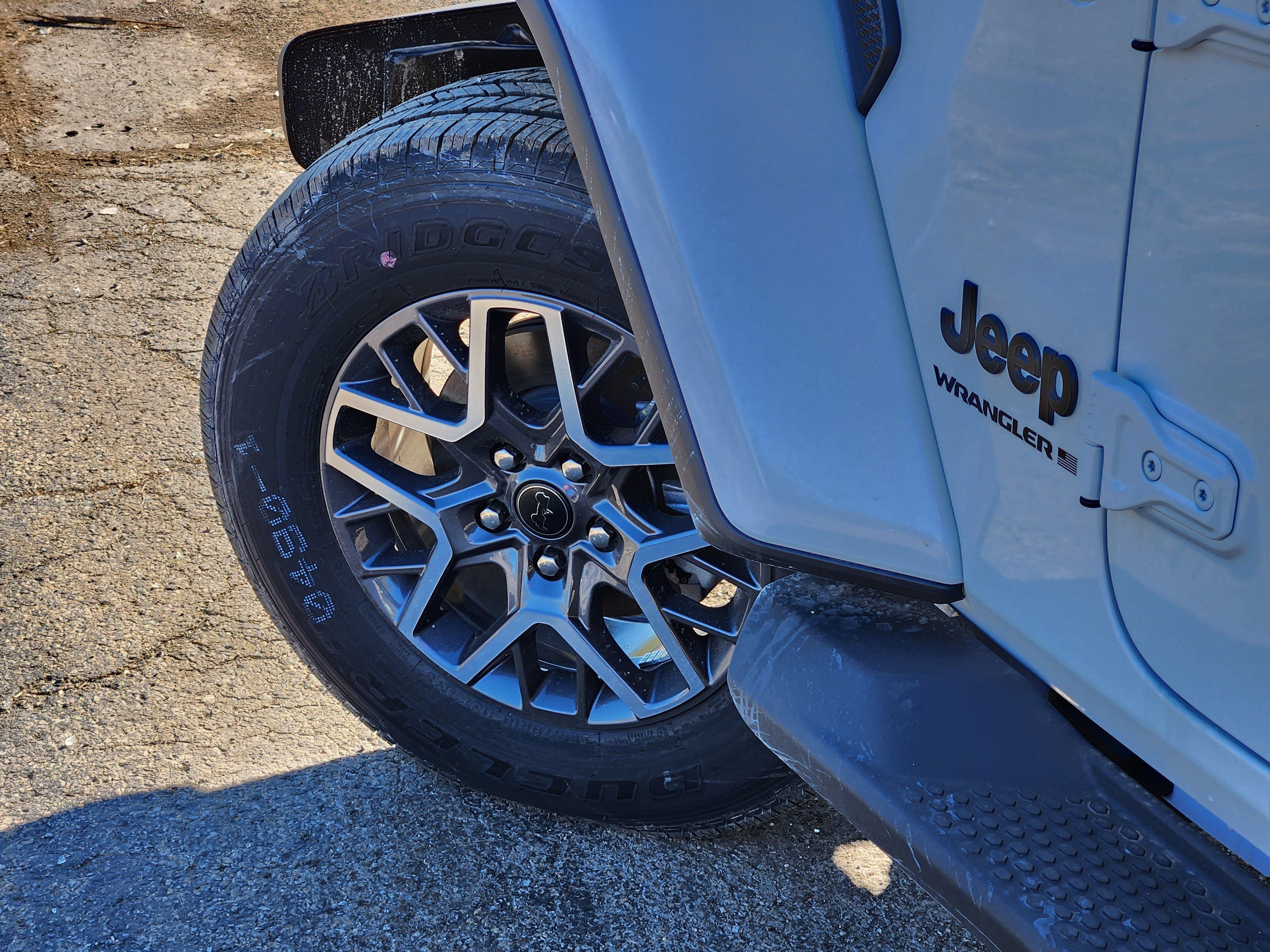New 2025 Jeep Wrangler Unlimited Sahara AWD/4WD image 16