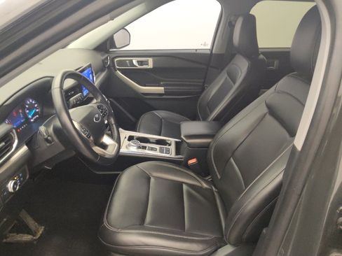 Used 2022 Ford Explorer XLT w/ Equipment Group 202A RWD image 16