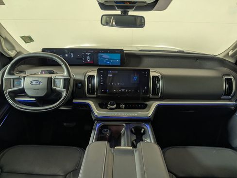 Certified 2025 Ford Expedition Platinum image 16