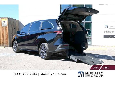 Used 2022 Toyota Sienna XLE image 1