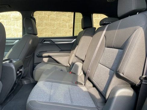 Used 2025 GMC Acadia Elevation image 13