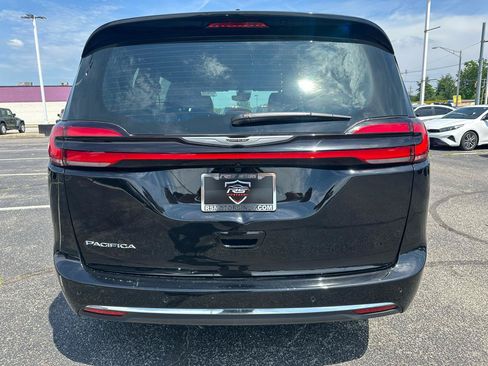 Used 2026 Chrysler Pacifica Select FWD image 5