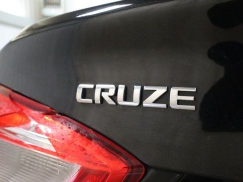 Used 2018 Chevrolet Cruze LS FWD image 21