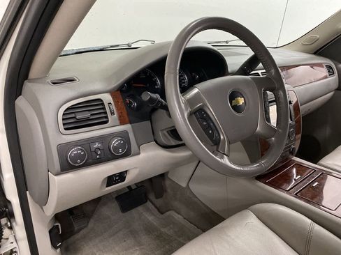 Used 2012 Chevrolet Avalanche LTZ image 2