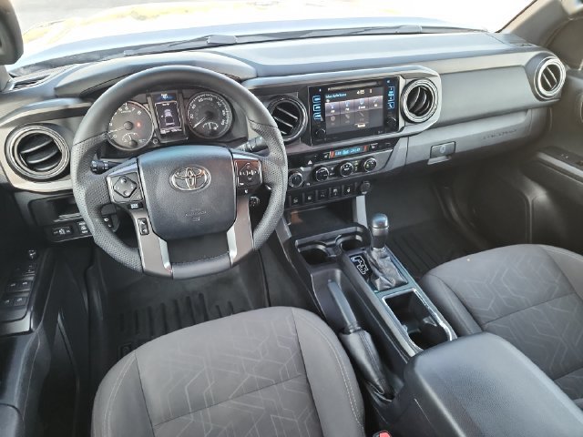 Used 2017 Toyota Tacoma TRD Off-Road AWD/4WD image 13