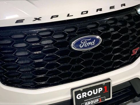 Used 2025 Ford Explorer ST AWD/4WD image 32