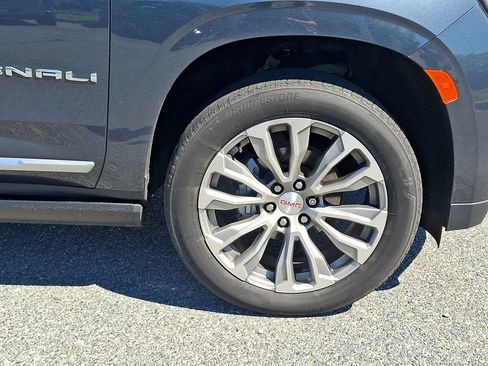 Used 2021 GMC Yukon Denali w/ Denali Premium Package AWD/4WD image 8