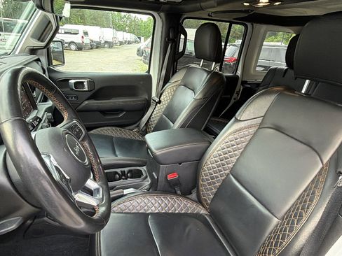 Used 2021 Jeep Wrangler Unlimited Sahara AWD/4WD image 17