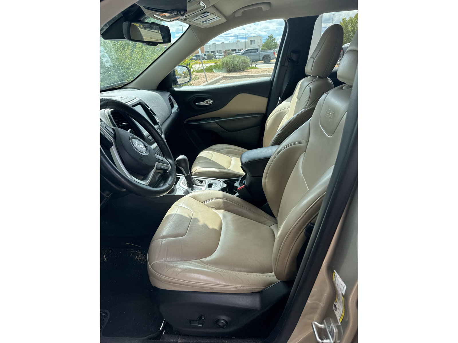 Used 2015 Jeep Cherokee Limited w/ Technology Group AWD/4WD image 2