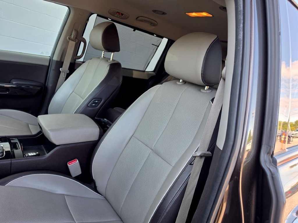 Used 2018 Kia Sedona SX Limited FWD image 12