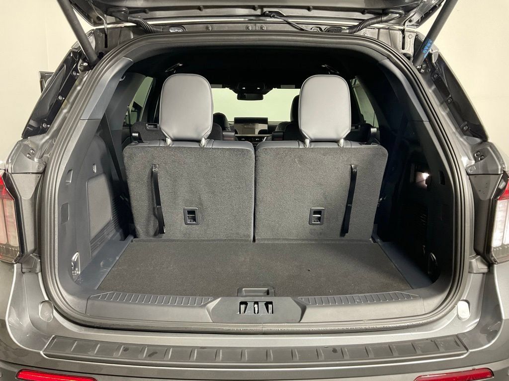 New 2026 Ford Explorer ST-Line w/ ST-Line Street Pack RWD image 11