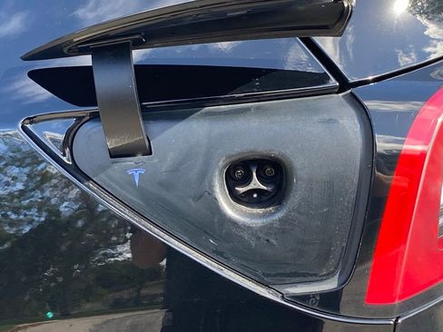 Used 2024 Tesla Model Y Long Range image 15