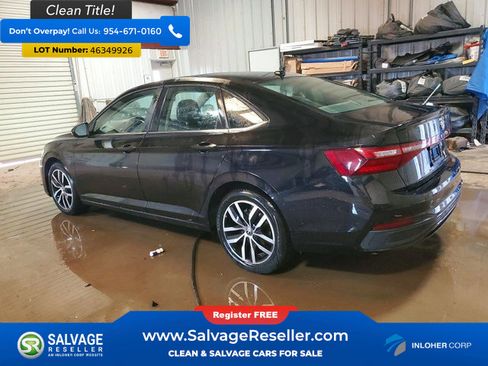 Used 2025 Volkswagen Jetta SE image 3