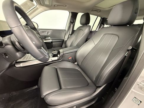 Used 2023 Mercedes-Benz EQB 300 4MATIC image 16